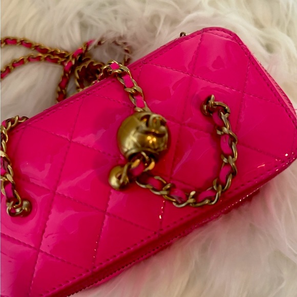 Barbie Hot Pink Chanel Vanity Handbag - Picture 8 of 16
